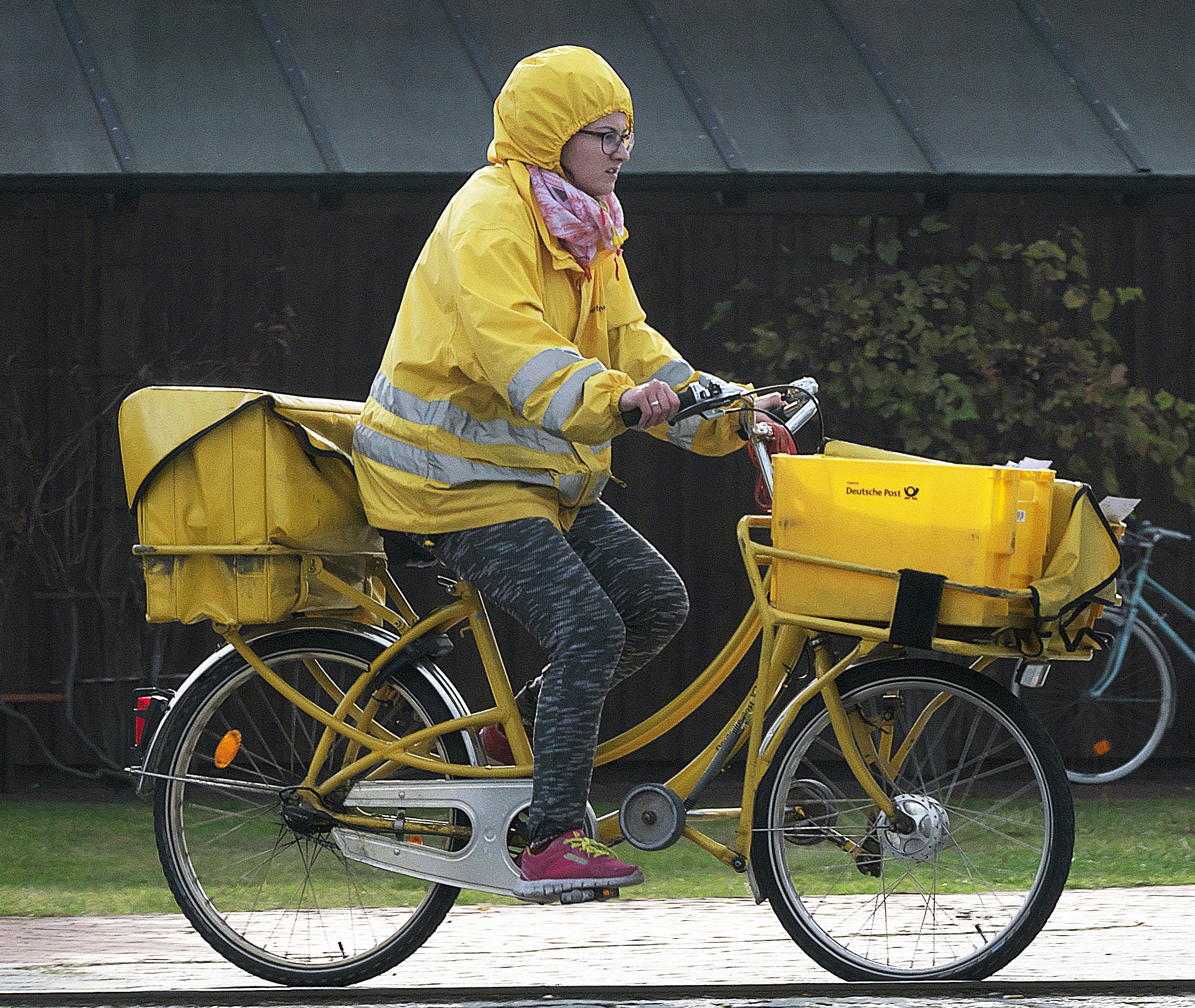 Possible hacker posing as a delivery person